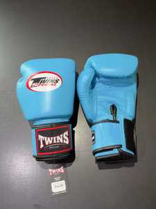 นวมมวยไทย MMA หนังวัวแท้ ทำมือ แบบรัดตีนตุ๊กแก ป้องกันนิ้วมือเต็มรูปแบบ ระบายความชื้น สำหรับผู้ใหญ่ - Product Image 3