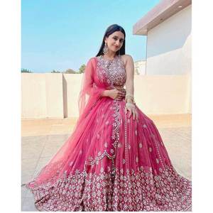 LEHENGA CHOLI DE CRÉATION EXCLUSIVE EN GEORGETTE AVEC BRODERIE ET TRAVAIL DE PAILLETTES, ROSE, ET DUPATTA - Product Image 1