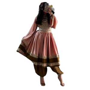 Nouvelle Arrivée Robes de Mariage Afghanes Kuchi Modernes Noires à Coupe Trapèze Longueur Genou Broderie Tribale Multicolore Faite à la Main en Dentelle - Product Image 1