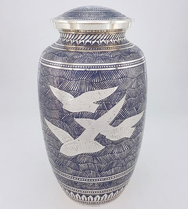 Urna Funeraria de Metal Clásica con Alas Grabadas, para Cenizas de Adultos, Estilo Americano/Europeo - Product Image 2