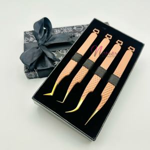 Juego de pinzas para pestañas marrones con dorado con icono de gatito en la parte inferior Juego de pinzas para pestañas con agarre de diamante perfecto con logotipo personalizado - Product Image 2