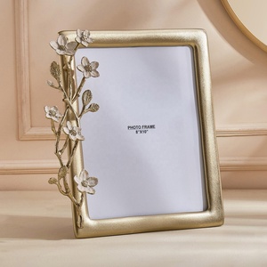 Haute demande Premium personnalisé créatif 8*10 pouces or cadre Photo luxe moderne Style européen courbe en aluminium de haute qualité - Product Image 4