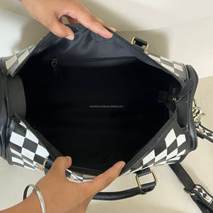 Nueva Bolsa de Viaje Grande de Cuero Vacuno Genuino Hecha a Mano y Personalizada, Estilo Western a Cuadros, Perfecta para Mujer - Product Image 6