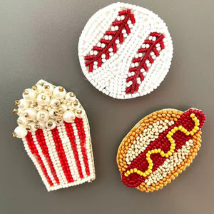 Broche de cuentas hecho a mano de primera calidad, accesorio de moda elegante a precio económico. - Product Image 1