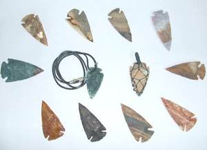 Collier classique de pointes de flèche en agate semi-précieuse plaqué or pour les célébrations de la mode ou d'anniversaire - Product Image 2