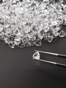 Topacio Blanco Natural de 6MM, Corte Trillón, Gema Suelta de la Mejor Calidad para Joyería, Tamaño Personalizable, Red Mountain Gems - Product Image 1