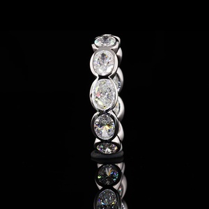 Anillo de Eternidad Minimalista con Diamante Cultivado en Laboratorio de Corte Ovalado de 4 CT, Certificado por IGI, Oro Blanco Sólido de 18K, Engaste de Bisel, Anillo de Boda - Product Image 3
