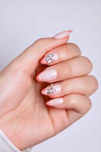 Uñas Postizas Rosa Ombre Medianas de ABS con Arte de Cristal de Estrás y Detalles Metálicos Dorados, Venta al por Mayor, Longitud Personalizada, 24 unidades - Product Image 3