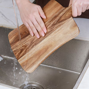 Planche à découper en bois massif avec poignée, épaisseur 1,5 cm, compatible lave-vaisselle, pour viande, fromage, légumes et fruits, usage en cuisine - Product Image 5