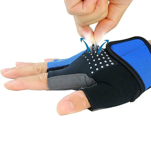 ถุงมือฟิตเนสนีโอพรีนแบบครึ่งนิ้วสำหรับทุกเพศ ระบายอากาศได้ดี สายรัดข้อมือปรับได้ เหมาะสำหรับยกน้ำหนัก ออกกำลังกาย และฝึกซ้อม - Product Image 1