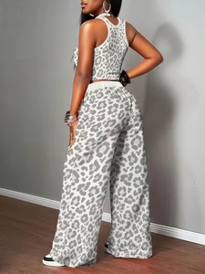 Ensemble deux pièces pour femme : Haut court à col montant imprimé animal et pantalon large taille haute à cordon de serrage - Product Image 3