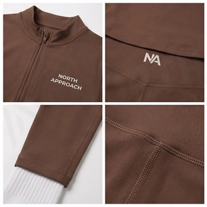 Ensemble de yoga North Approach avec fermeture éclair intégrale sur le devant, couleur marron uni, tissu respirant, vêtements de sport pour femmes - Product Image 4