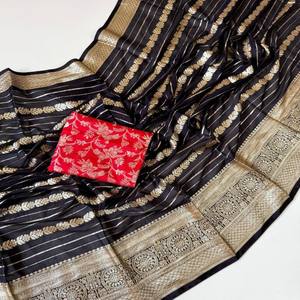 Sari VASTRA COTTAGE en viscose pure, tissage jacquard Georgette, bordure Zari, teint à la main, avec chemisier en soie Dola contrastant - Product Image 2