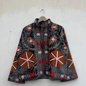 Chaqueta de terciopelo Suzani bordada a mano |   Abrigo Étnico Bohemio - Product Image 1