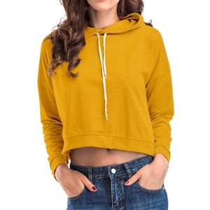 Sudadera corta con capucha para mujer, 70% algodón, 30% poliéster, con impresión de logotipo personalizado. - Product Image 1