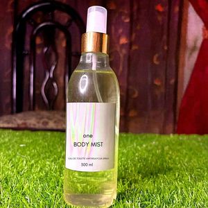 สเปรย์ระงับกลิ่นกายแบบขวดปั๊มสีทอง กลิ่นหอมติดทนนาน สำหรับทั้งชายและหญิง ให้ความสดชื่นแก่ผิว ขนาด 300 มล. บรรจุในขวดพลาสติก PET - Product Image 3