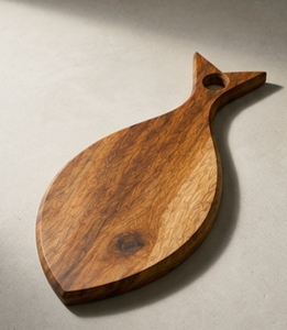 Tabla de servir de madera de mango con forma de pez de lujo, tabla de cortar moderna con forma de animal con orificio para el mango en la cola - Product Image 4
