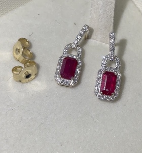 Pendientes colgantes Timeless con halo de rubíes y diamantes cultivados en laboratorio para ocasiones de boda y fiesta para mujeres en oro amarillo de 14 quilates, joyería fina. - Product Image 1