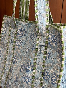 Sac fourre-tout matelassé en coton imprimé indien pour femme, grand sac à main pour les voyages, cadeau d'anniversaire et de Noël, idéal pour la rentrée scolaire et le travail - Product Image 3