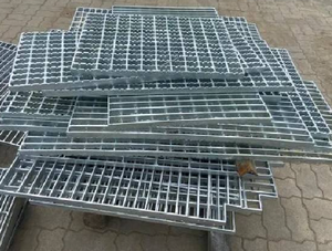 Grille de sol en fer galvanisé FinePunch GI, modèle FP-GT-GI-001, pour passerelle industrielle, drainage et plateforme - Product Image 2