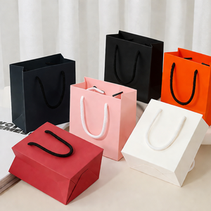 Bolsas de Compras de Papel de Lujo con Asas de Cuerda, Bolsas de Regalo Personalizadas para Boutique, Ropa y Cosméticos - Product Image 1