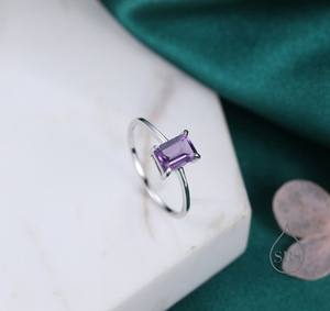 Anillo de Amatista Genuina con Corte Esmeralda en Plata de Ley, Anillo de Piedra de Amatista Natural, Anillos Apilables - Product Image 2