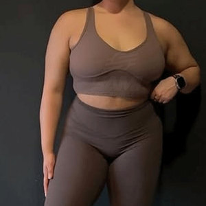 Soutien-gorge de sport respirant de haute qualité pour femme avec bretelles réglables et logo frontal – Personnalisable, maintien élevé pour l'entraînement - Product Image 3