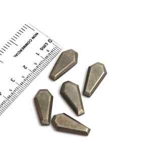 Piedra de pirita natural en forma de ataúd, cuentas de piedras preciosas talladas a mano para la fabricación de joyas, ataúd de momia, figura en miniatura, precio al por mayor. - Product Image 5