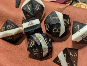 Dados de juego de cuerno de búfalo de buena calidad, juego de dados de seis caras para juegos de mesa, casino y entretenimiento familiar, disponibles para la venta. - Product Image 2