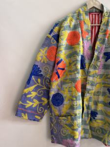 เสื้อแจ็คเก็ตปักมือซูซานีคุณภาพดีเยี่ยม แบบสั้น ผ้าควิลท์คันธา สไตล์วินเทจ ของขวัญสำหรับเธอ - Product Image 3