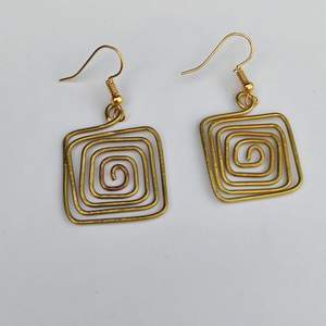 Pendientes Colgantes de Alambre de Latón Ecológicos para Niñas, Estilo Largo y Elegante para Fiestas Nocturnas y Festivales, Joyería en Venta - Product Image 4