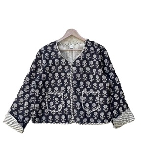 เสื้อแจ็คเก็ตผ้าฝ้ายสำหรับผู้หญิงทำด้วยมือสไตล์โบฮีเมียนแบบมีกระดุมพิมพ์ลายสำหรับสวมใส่ในฤดูหนาวแบบลำลอง - Product Image 1