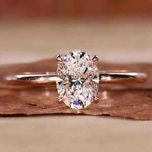 Anillo de Compromiso de Diamante Ovalado en Oro Rosa, Clásico Solitario con Cuatro Puntas, Joyería Fina Unisex, Certificado IGI, Oro Cultivado en Laboratorio - Product Image 2