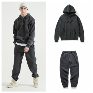 Vêtement d'hiver luxueux au toucher doux avec structure respirante et forme cintrée moderne - Product Image 4