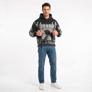 Sudadera con capucha corta personalizada con lavado ácido, gráfico de calavera en la manga con pedrería, para hombre, estilo casual urbano, con logotipo personalizado, para invierno, con capucha tipo máscara - Product Image 2