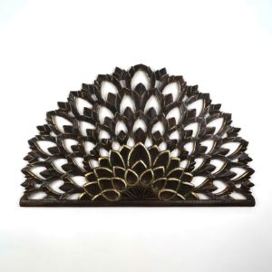 Cabecero de Cama Balinés Tallado en Madera con Diseño de Flor de Loto, Acabado en Negro y Dorado, Muebles de Dormitorio, Decoración del Hogar - Product Image 1