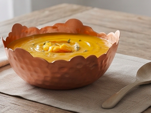 Bol à mélanger en cuivre martelé, design attrayant, design moderne, parfait pour mélanger et servir des fruits - Product Image 5