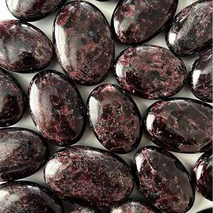 Piedra de Granate Roja Natural Ovalada Pulida, Cristal Curativo para Reiki, Meditación, Sanación Energética, Decoración, Venta al Por Mayor - Product Image 1