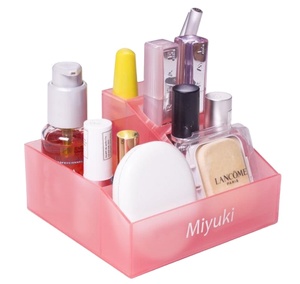 Armario de exhibición de cosméticos de diseño colorido, esquinero para labios, ojos y uñas - Product Image 1
