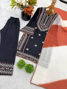 Conjunto de Pantalón, Top y Dupatta de Rayón y Algodón de Alta Calidad con Bordado, Nuevo, a Precio de Mayoreo - Product Image 5