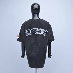 Camiseta Casual Negra Oversize para Mujer con Bordado de Gatos y Mariposas, Cuello Redondo, Manga Corta, Corte Holgado, 100% Algodón Ecológico - Product Image 4