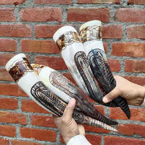 Ensemble de 4 cornes à boire vikings faites à la main, mugs à bière vintage en corne de taureau, accessoires de bar réutilisables au meilleur prix - Product Image 2
