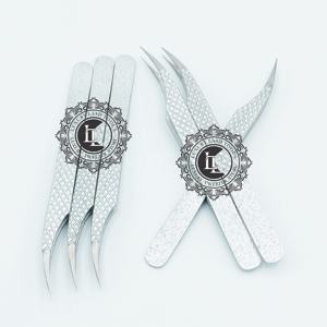 Pinzas de Pestañas Profesionales de Lujo con Agarre de Diamante, Calidad Premium, Hechas a Mano, de Acero Inoxidable con Brillo Plateado - Product Image 3