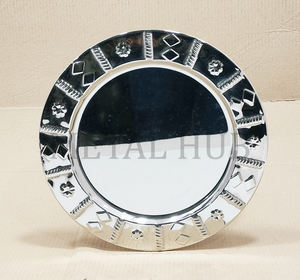 Assiette de présentation ronde en acier inoxydable avec motif décoratif et finition argentée brillante pour la mise en scène de la table - Product Image 2