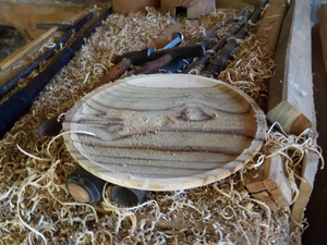 Plato de Madera de Teca Vintage - Bandeja de Servir de Madera Hecha a Mano de 25 cm, Tabla de Quesos de Madera Natural, Tabla de Charcutería Ecológica - Product Image 5