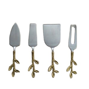 Vente en gros Argenterie Acier inoxydable avec feuille Manche en laiton Ustensile à fromage Couteau à beurre Spatule à pizza Couteau à fromage Couteau à fromage - Product Image 1