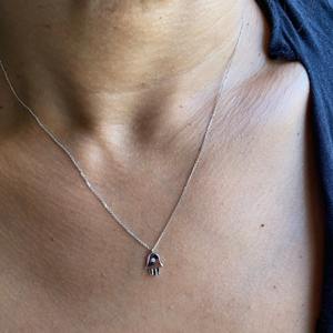 Collar con Colgante Hamsa de Diamante Cultivado en Laboratorio con Corte Radiante en Oro de 14K o Plata, Símbolo de Protección, Joyería de Moda Minimalista de Lujo - Product Image 5