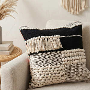 Housse de coussin géométrique bohème noir ivoire 18 x 18 pouces, tissée texturée, décorative, monochrome, accent bohème pour la maison - Product Image 1