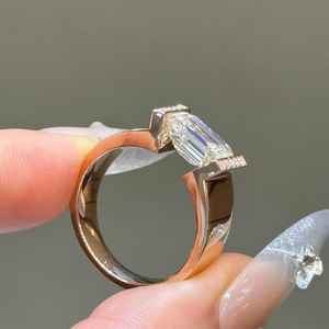 Anillo Solitario de Diamante Cultivado en Laboratorio con Corte Esmeralda de 1.02CT, Oro Sólido de 14K, Regalo para Bodas y Fiestas - Product Image 3