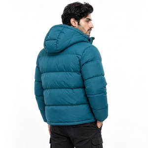 La ropa exterior acolchada inteligente con chaquetas tipo puffer para hombre es ideal para viajes en las mañanas frías y atuendos diarios informales y versátiles. - Product Image 2